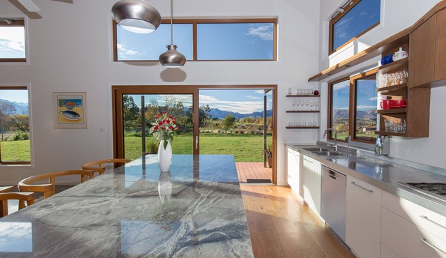 Luxury spacious house with large secluded grounds