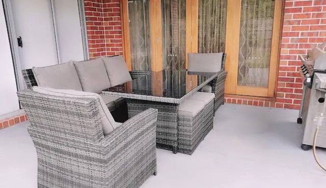 Luxury Spacious Living In Heart of Ringwood