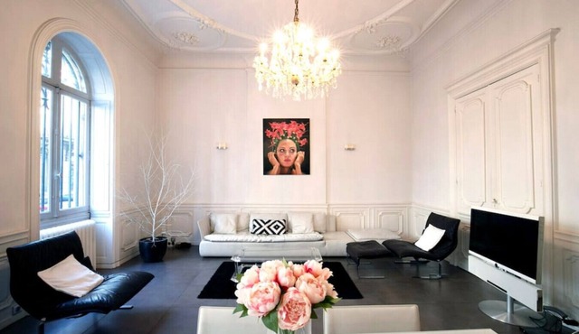 Luxury, spacious, patio, near public gardens