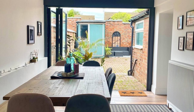 Luxury spacious renovated townhouse in town centre