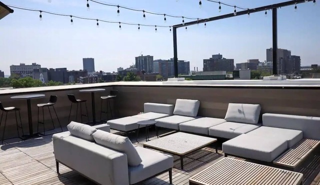 Luxury Spacious SkyLine View-Parking-Free Wine