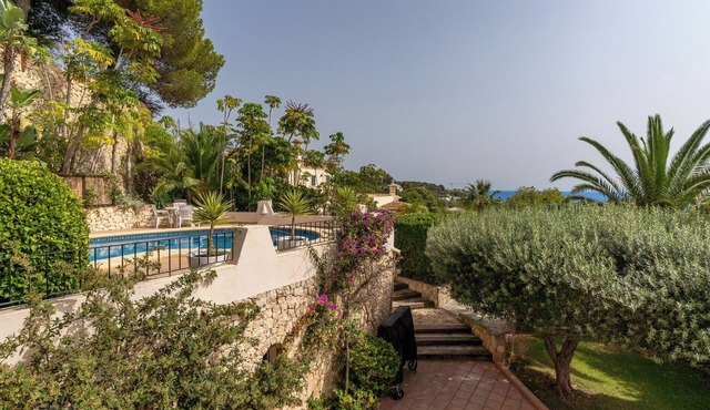 Luxury spacious Villa close to golf course, beach, shops & restaurants