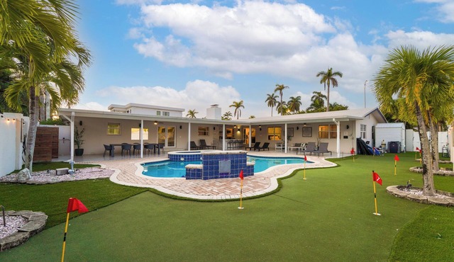 Luxury Spacious VILLA 10 min walk to beach