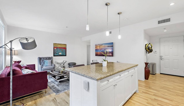 Luxury Spectrum Apartment with Pool & Spa, Gym