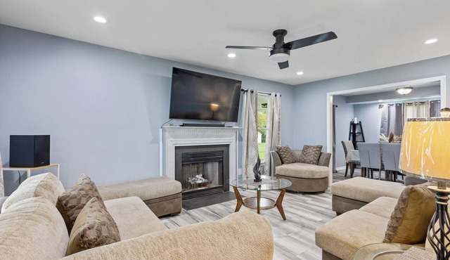 Luxury Stay! 15 min away from Fort Gregg-Adams.