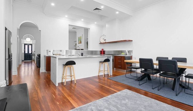 Luxury Stay 5 Mins From CBD - 3Bdrm, 2Bthrm