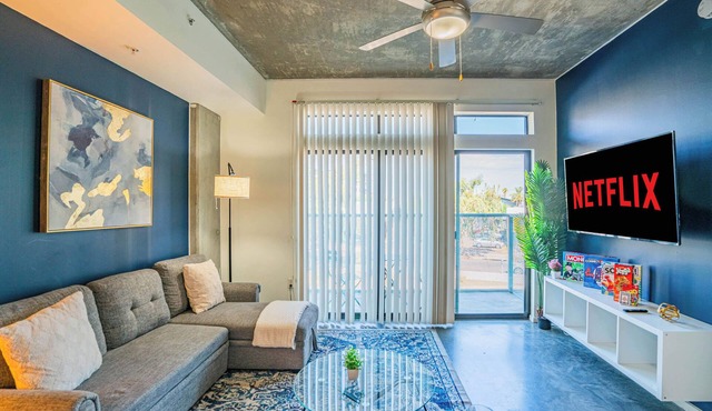 Luxury Stay at DT PHX|Balcony,Pool,Gym,Parking,W/D