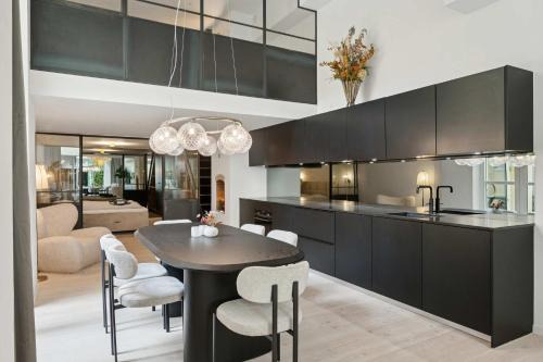 Luxury Stay by Freetown & Canals