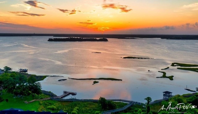 Luxury Stay- Downtown Swansboro with River Views!