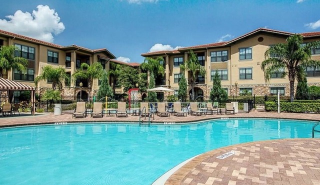 Luxury stay just minutes to Disney, Shopping, Activities, Golf & Dining.