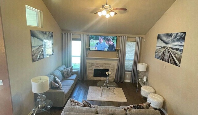 Luxury Stay - Near Houston Airport