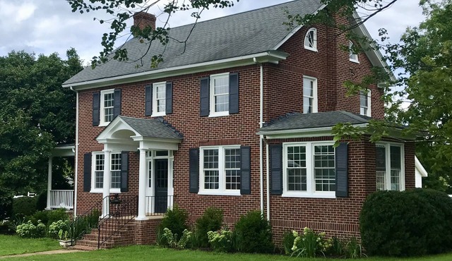 Luxury Stay on Flower Farm by Wineries Near Charlottesville-Pet-Friendly