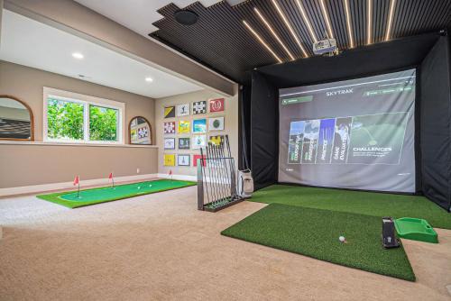 Luxury Stay with Golf Simulator and 3 King Bedrooms