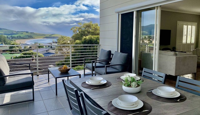 Luxury stay with spectacular mountain and sea views. 6 min walk to beach