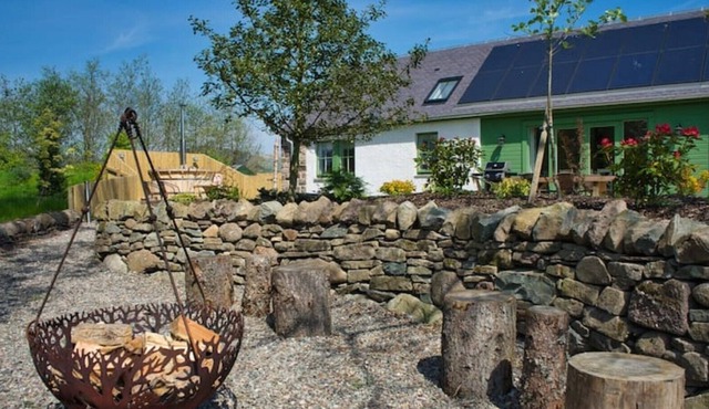 Luxury steading conversion with hot tub in the heart of the Trossachs