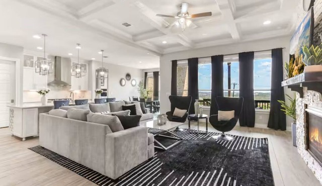 Luxury Stone Oak Hilltop Views/Theater & Game Room