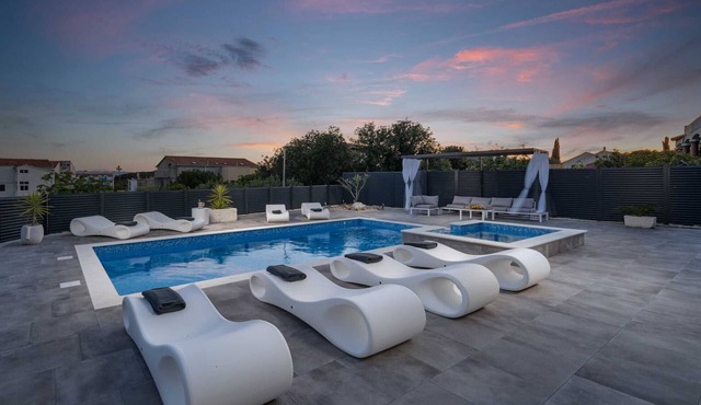 Luxury stone Villa Tonka with heated swimming pool and jacuzzi