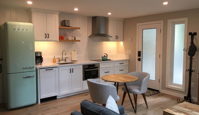 Luxury Studio 3 blocks to UofO, King Bed