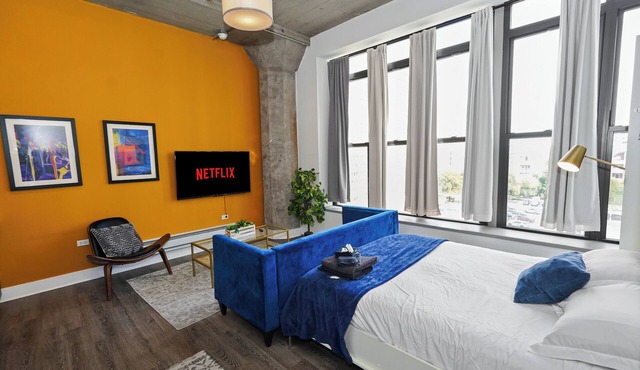 Luxury Studio Apartment Near McCormick Place & Soldier Field