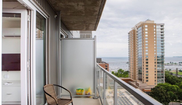 Luxury Studio Apt Near Brady St with Balcony and Lake View
