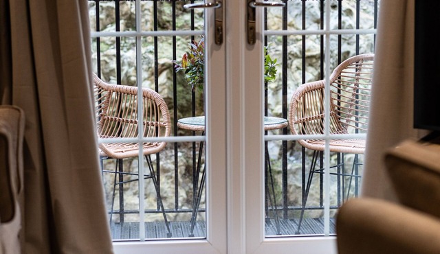 Luxury studio apartment in the pretty village of Stoney Middleton. Sleeps 2.