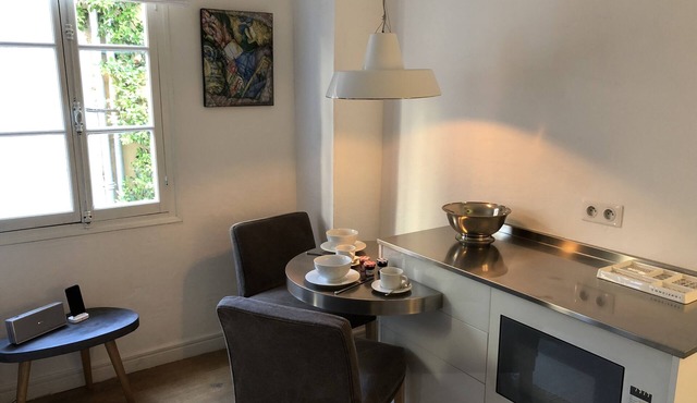 Luxury studio, in a quiet alley, in the heart of the old town of St Tropez