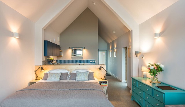 Luxury Studio Lodge with Hot Tub