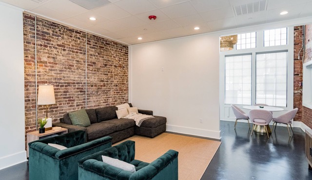 Luxury Studio Loft in theatre district BHM