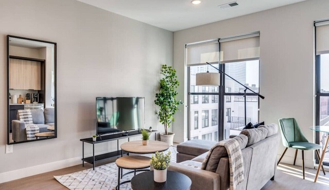 Luxury Studio | Pool, Gym, Walk to Casino & Bars