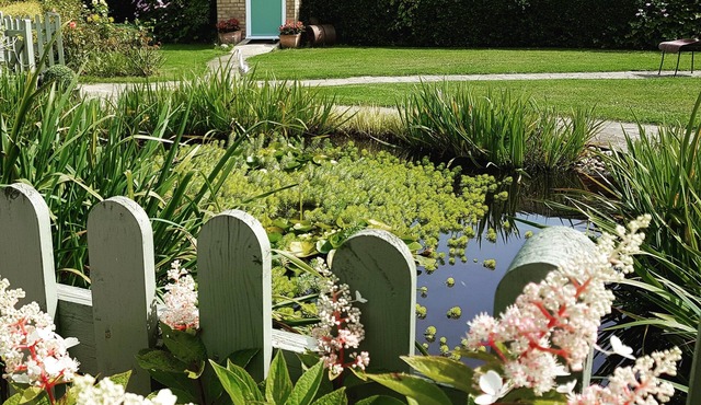 Luxury studio suite at Hawthorn Farm, kingsize bed, jacuzzi bath, private garden