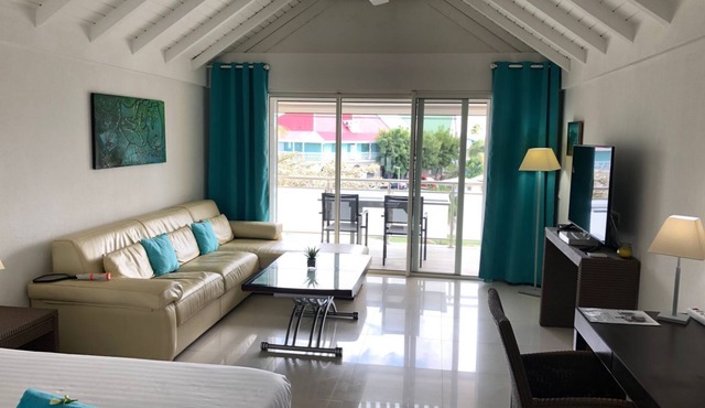 LUXURY STUDIO TIARE Orient Bay Cistern 50m from the Beach