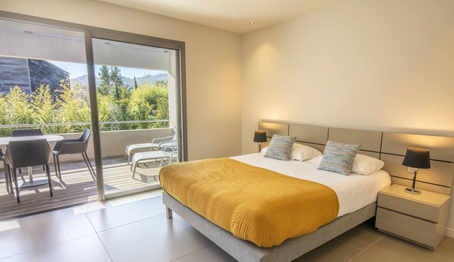 Luxury Studio with terrace Santa Giulia beach