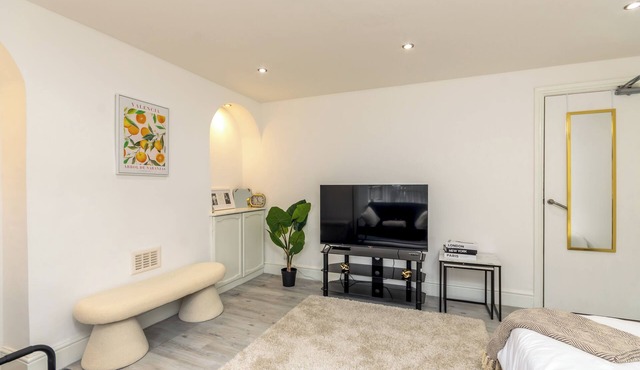 Luxury Studio with Free Parking