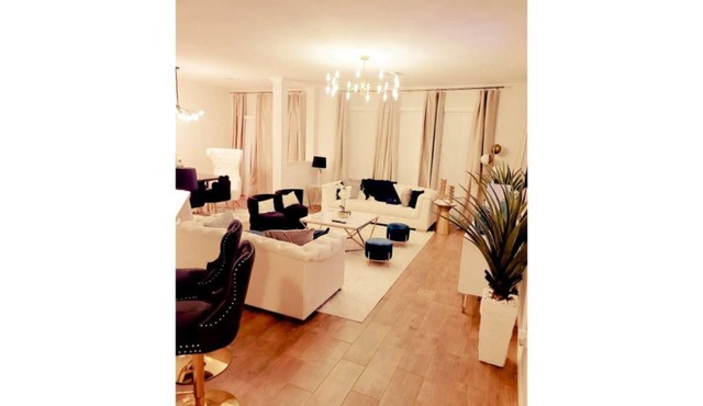 Luxury & Stylish Duplex Suite With Free Parking