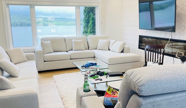 Luxury Sudbury Lake house