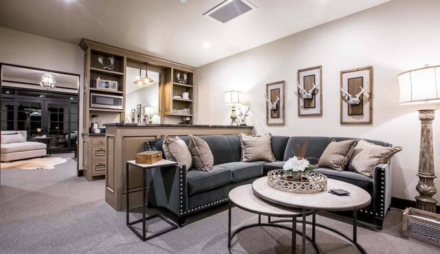 Luxury Suite 201, Downtown Whitefish!