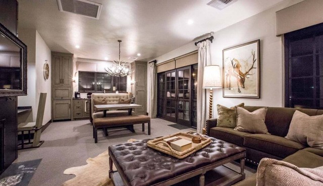 Luxury Suite 206, Downtown Whitefish!