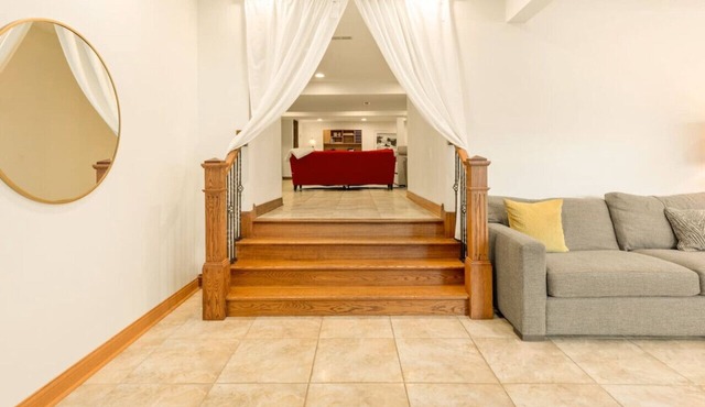 Luxury Suite in Glen Ellyn