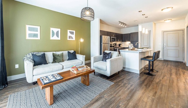 Luxury suite! Minutes from downtown Fort Worth