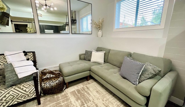 Luxury Suite-Unique Quotes Space