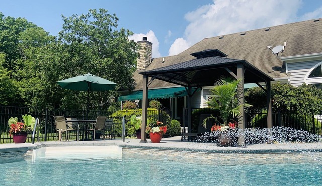 Luxury Suite w/Pool, Hot Tub & Lake on 40 Acres, Fishing, Swimming, Kayaking