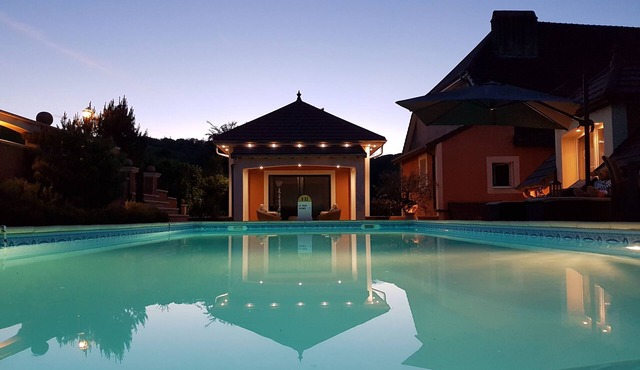 LUXURY SUITE WITH ACCESS TO SWIMMINGPOOL (in summer) and ENTIRELY PRIVATE SPA