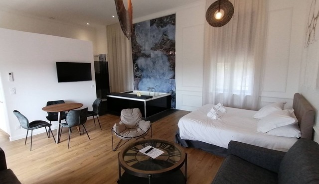 Luxury Suite with Spa - La Nébuleuse