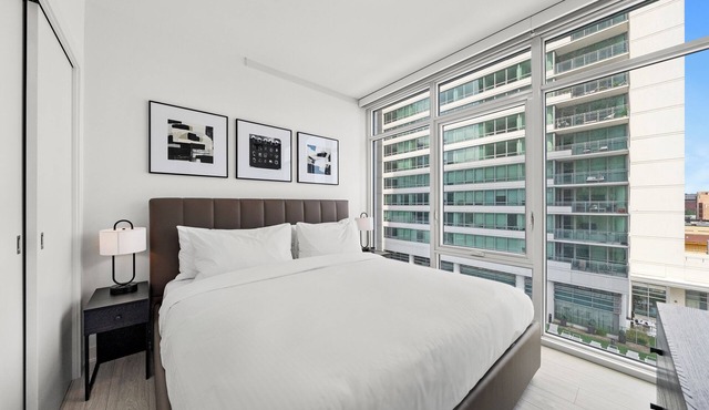 Luxury Suites in Chicago's West Loop – Modern Comfort Meets Vibrant City Life