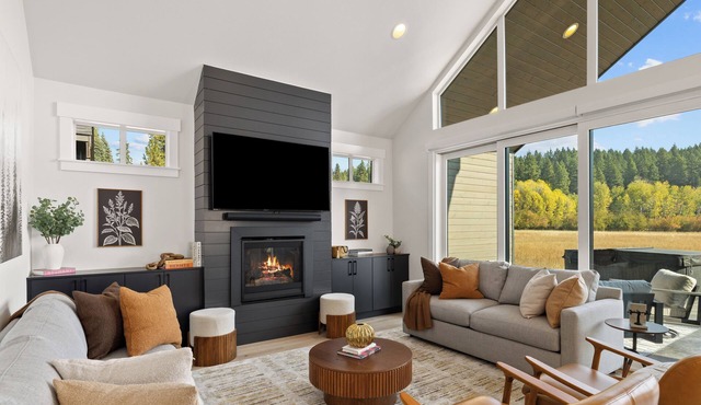 Luxury Suncadia Retreat with Hot Tub, Game Room, Meadow Views, Sleeps 12