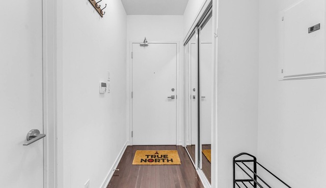 Luxury Sventy Hotel Downtown Toronto| Steps to CN Tower & Waterfront W/Parking