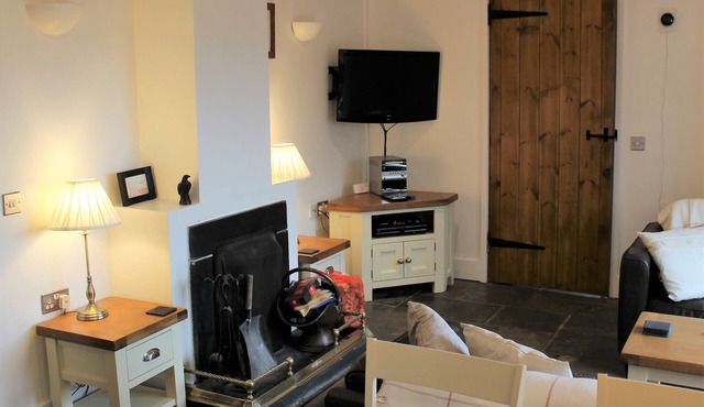 Luxury Swallow Cottage with a Mountain View at Dee Valley Cottages