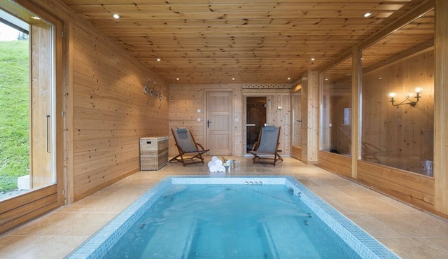 Luxury Swiss Chalet with Outstanding Views, Located 50m from Piste