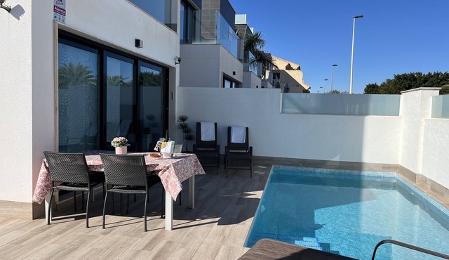 Luxury Three Bedroom Villa with Private pool and rooftop Solarium