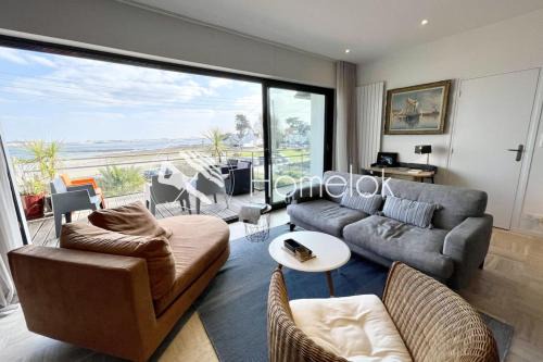 Luxury T3 neuf de standing Front de mer vue 180